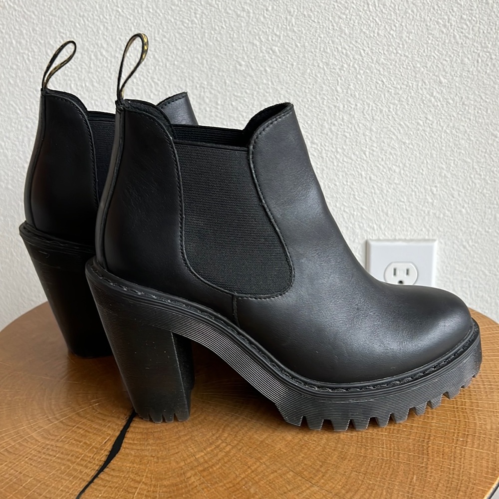 Dr. Martens Hurston Chelsea Boot (Women's) US6 EU37